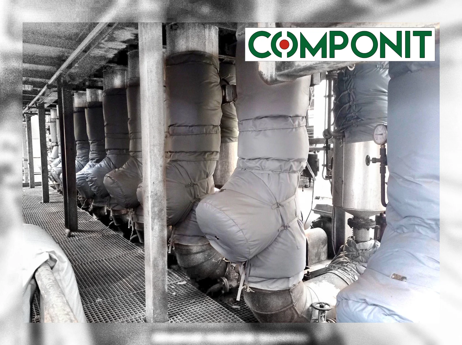 Tuberías y filtros tipo Y de un sistema de aceite térmico protegidos con aislamiento desmontable